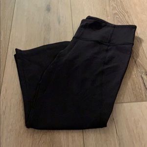 Lululemon black capris